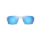 Urheilulliset miesten Maui Jim Keha -wrap-aurinkolasit suoraan edestä kuvattuna. Mattavalkoinen kokokehys, kaareva rakenne ja kirkkaan siniset Blue Hawaii -peililinssit.