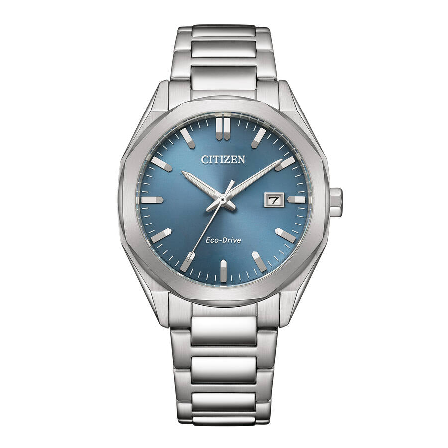 Citizen Eco-Drive BM7620-83M unisexklocka fotograferad framifrån med stålboett och en stilren blå urtavla.
