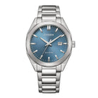 Unisex-mallinen Citizen Eco-Drive BM7620-83M -kello suoraan edestä kuvattuna. Teräsrunko ja tyylikäs sininen kellotaulu.