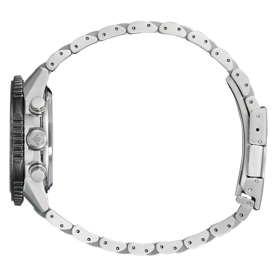 Citizen Promaster CA4664-60E sedd från sidan, visar de sportiga kronografknapparna och den mönstrade kronan.