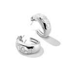 Veistokselliset Thomas Sabo -hopearenkaat, joissa on cushion-hiottu kivi ja kaksi trilliant-hiottua kiveä.