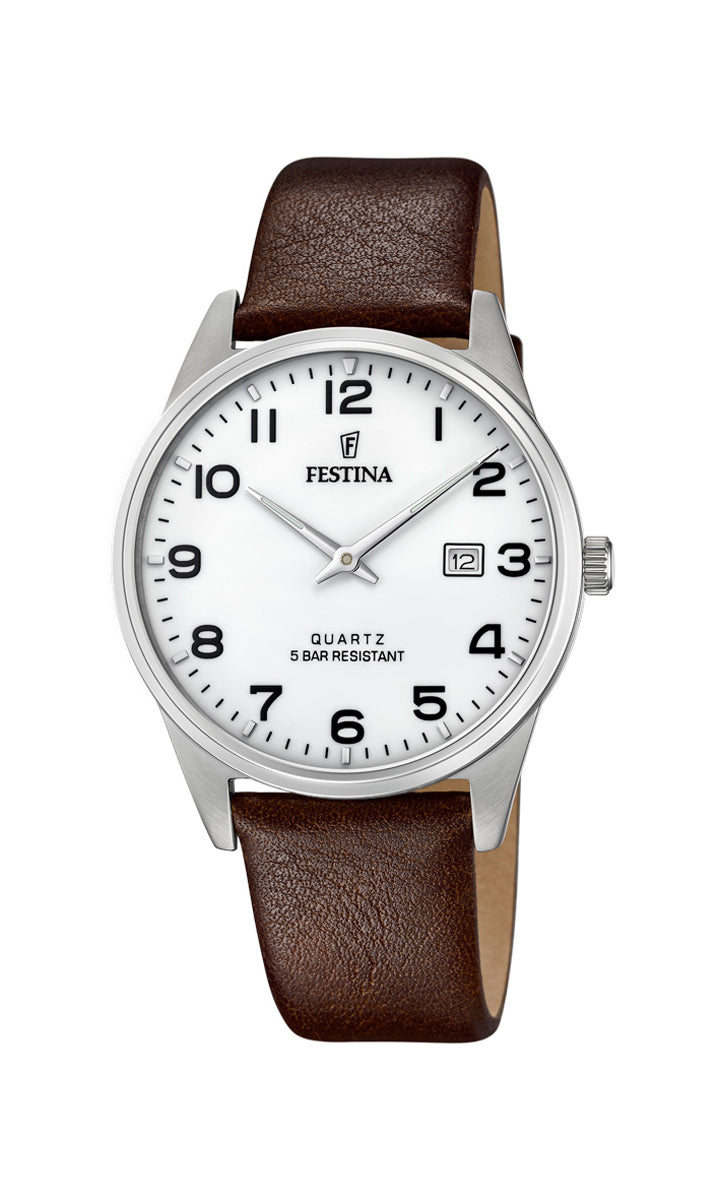 Festina Classic F20512/1 herrklocka har en rund, vit urtavla med datumvisning samt svarta index och silverfärgade visare. Ramen och boetten är silverfärgade. Remmen är en brun läderrem utan sömmar.