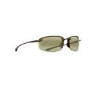 Kevyesti kaarevat Maui Jim Ho'okipa Reader Smoke Grey -aurinkolasit viistosta kuvattuna. Urheilullinen Grilamid-rakenne ja kiinteä silta kumisilla nenätyynyillä.