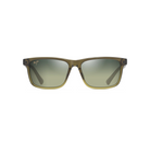 Klassiset miesten Maui Jim 'Okina -aurinkolasit suoraan edestä kuvattuna. Minimalistinen suorakaiteen muotoinen kehys, läpinäkyvän vihreä väritys ja vihertävät liukuvärilinssit.
