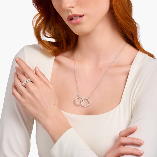 Thomas Sabo Forever Together Large KE1489-051-14 halsband runt halsen.