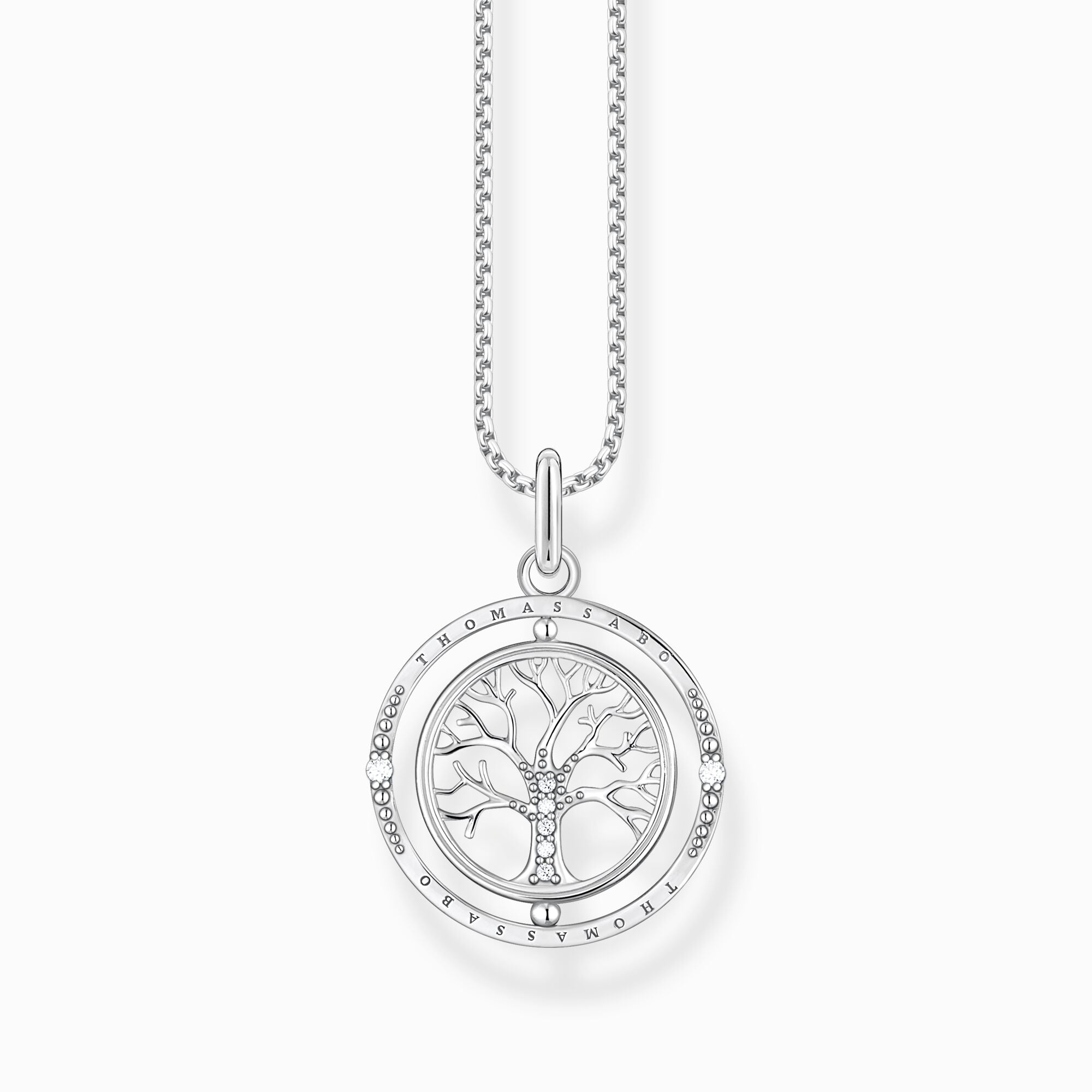 Thomas Sabo Tree Of Love KE2148-643-14-L45v halsband med tunn silverkedja och runt hänge bestående av två sammanlänkade ringar. I den inre ringen finns ett lövfattigt träd dekorerat med zirkoner. Den yttre ringen är också dekorerad med zirkoner.