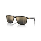 Neliömäiset Ray-Ban RB3721CH Chromance aurinkolasit musta-kultaisella metallirungolla ja sinisillä polarisoiduilla peililinsseillä.