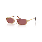 Ray-Ban RB3927 By A$AP Rocky aurinkolasit kuvattuna viistosti edestä, tuoden esiin Pillow-muotoiset kultaiset kehykset ja näyttävät violetit linssit.