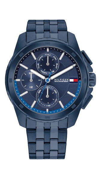 Tommy Hilfiger TH1710622 herrklocka har en rund, blå urtavla med datum-, veckodag- och 12/24h-visning samt självlysande index och visare. Ramen, boetten och remmen är också blåa.