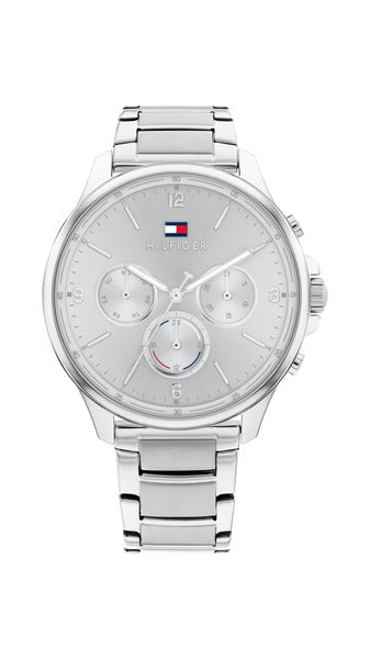 Tommy Hilfiger Scarlett TH1782450 damklocka är en helt silverfärgad armbandsur med blåa, röda och vita detaljer i urtavlan. Den har även datum-, veckodag- och 12/24h-visning.