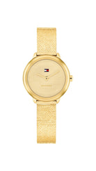 Siro kullanvärinen Tommy Hilfiger TH1782811 -naistenrannekello kuvattuna suoraan edestä. Kellossa on ohut teräsrunko, kuvioitu mesh-ranneke ja minimalistinen kullanvärinen kellotaulu.