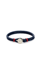 Miesten kaksirivinen Tommy Hilfiger Nautical THJ2790691 -rannekoru tummansinisestä punotusta nahasta. Pyöreässä teräslukossa kullanvärinen ankkuri ja punaiset tehostelangat.