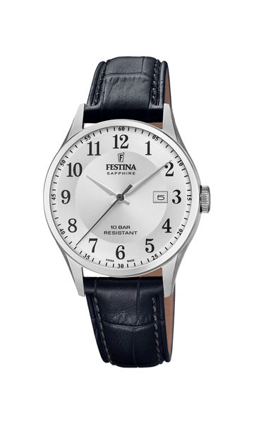 Festina Swiss MTN-15-S100M F20007/1 herrklocka har en rund, silverfärgad urtavla med datumvisning samt svarta index och silverfärgade visare. Ramen och boetten är silverfärgade. Remmen är en svart läderrem med sömmar.