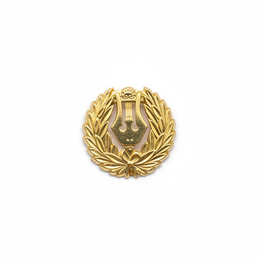 Ylioppilaslakin lakkilyyra 23 mm, 14K kultaa Ruotsi-malli
