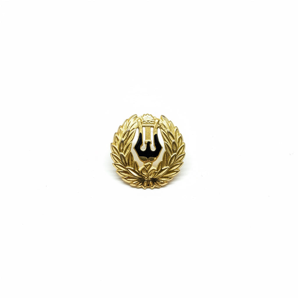 Äitilyyra rintaneula 22 mm, 14K kultaa ylioppilasjuhlaan