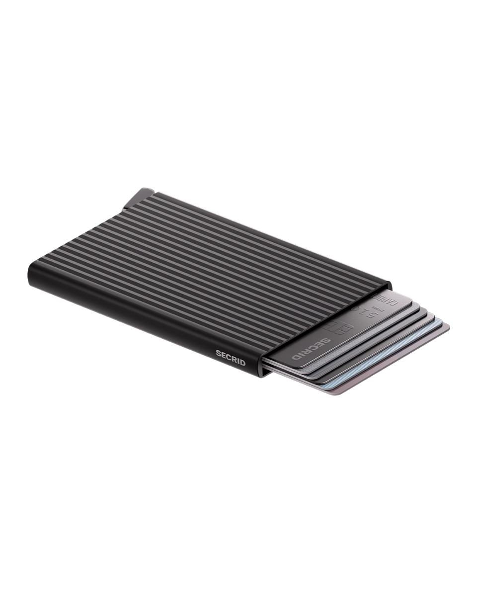 Secrid Premium Cardprotector+ Fluted Black avattuna, kortit liukuneena esiin porrastetusti.