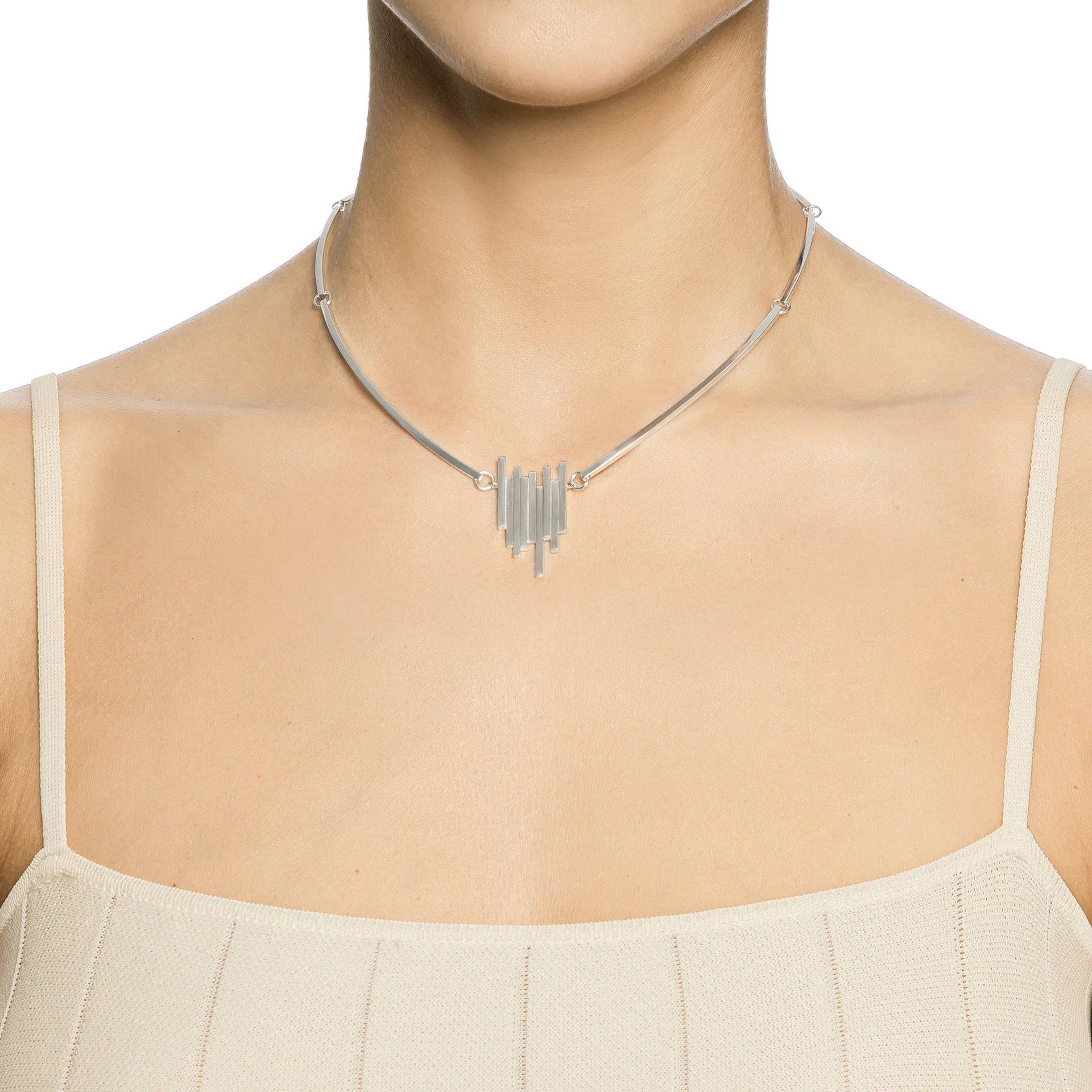 Efva Attling Stairway To Heaven Collier 10-100-02037 halsband runt halsen: halsbandet når precis över SC-leden