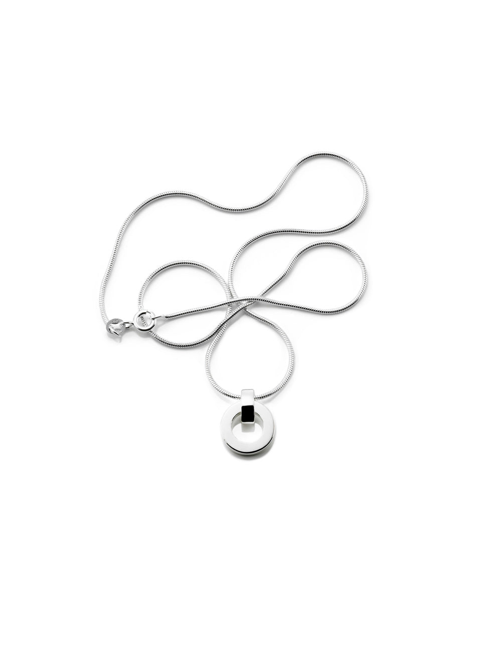 Efva Attling Ring Around 11-100-00555 halsband har en tunn silverkedja. Hänget är en rund ring