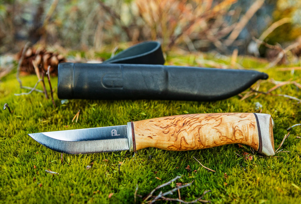 Arctic Legend Handicraft Knife
hantverk kniv med handtag av masurbjörk.
käsityöpuukko visakoivukahvalla